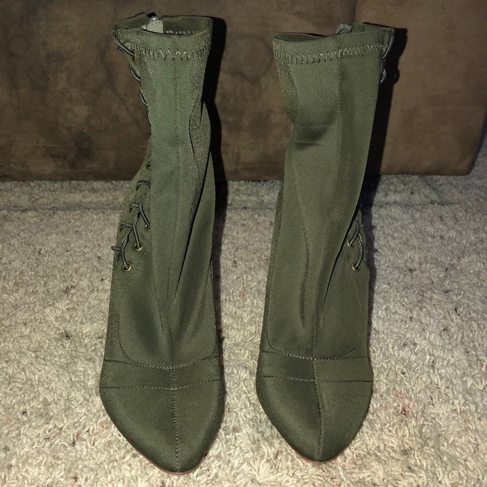 👢